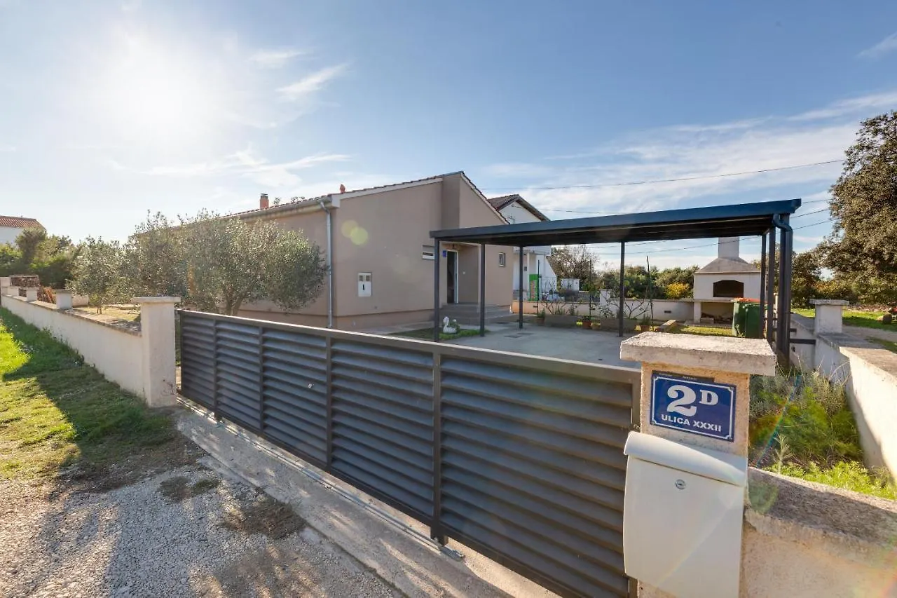 Holiday home Home Holiday Petrcane